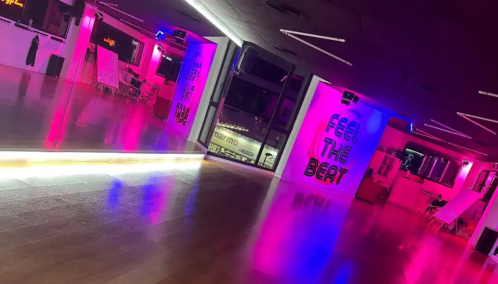feel the beat portada